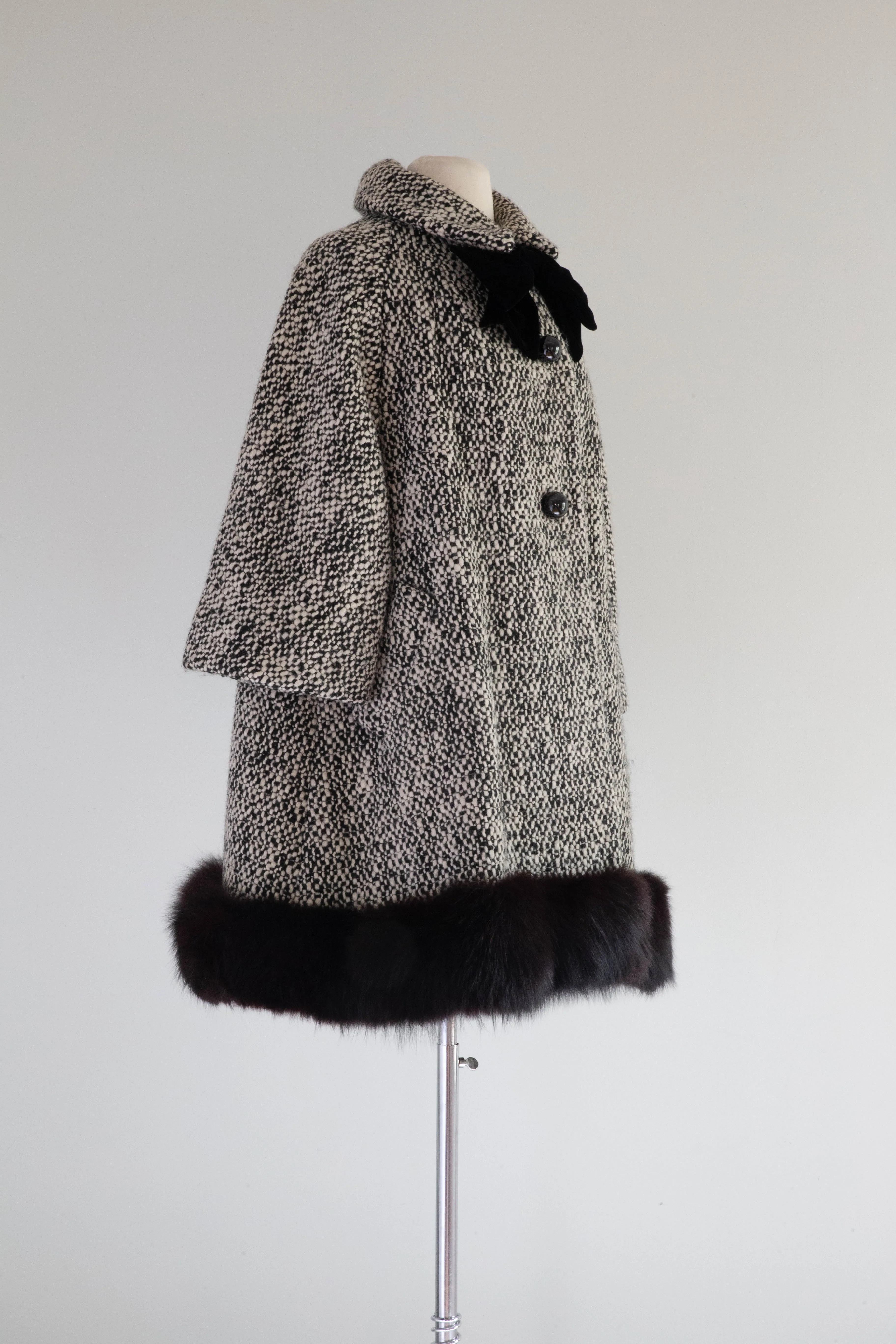 Adorable 1960's Lilli Ann Trapeze Style Tweed Coat With Velvet Bow / Medium