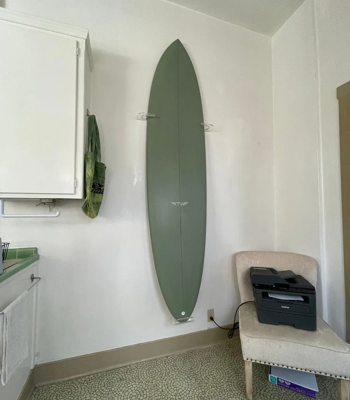 Vertical Longboard Wall Mount | Clear Acrylic